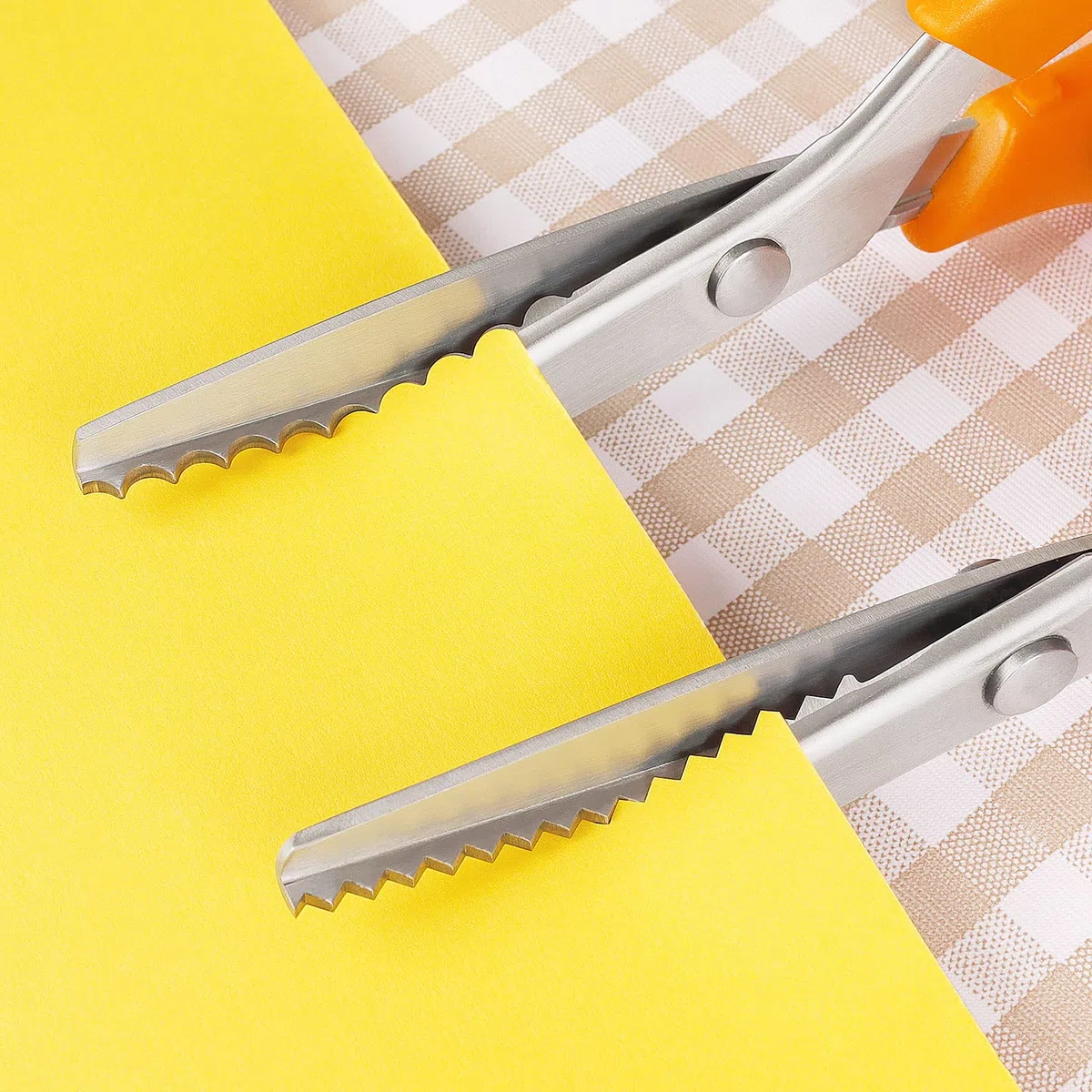 KUONIIY Tijeras dentadas (2 piezas, bordes dentados y ondulados) con tijeras para hilo, tijeras en zigzag con mango cómodo, para cortar tela, naranja negro