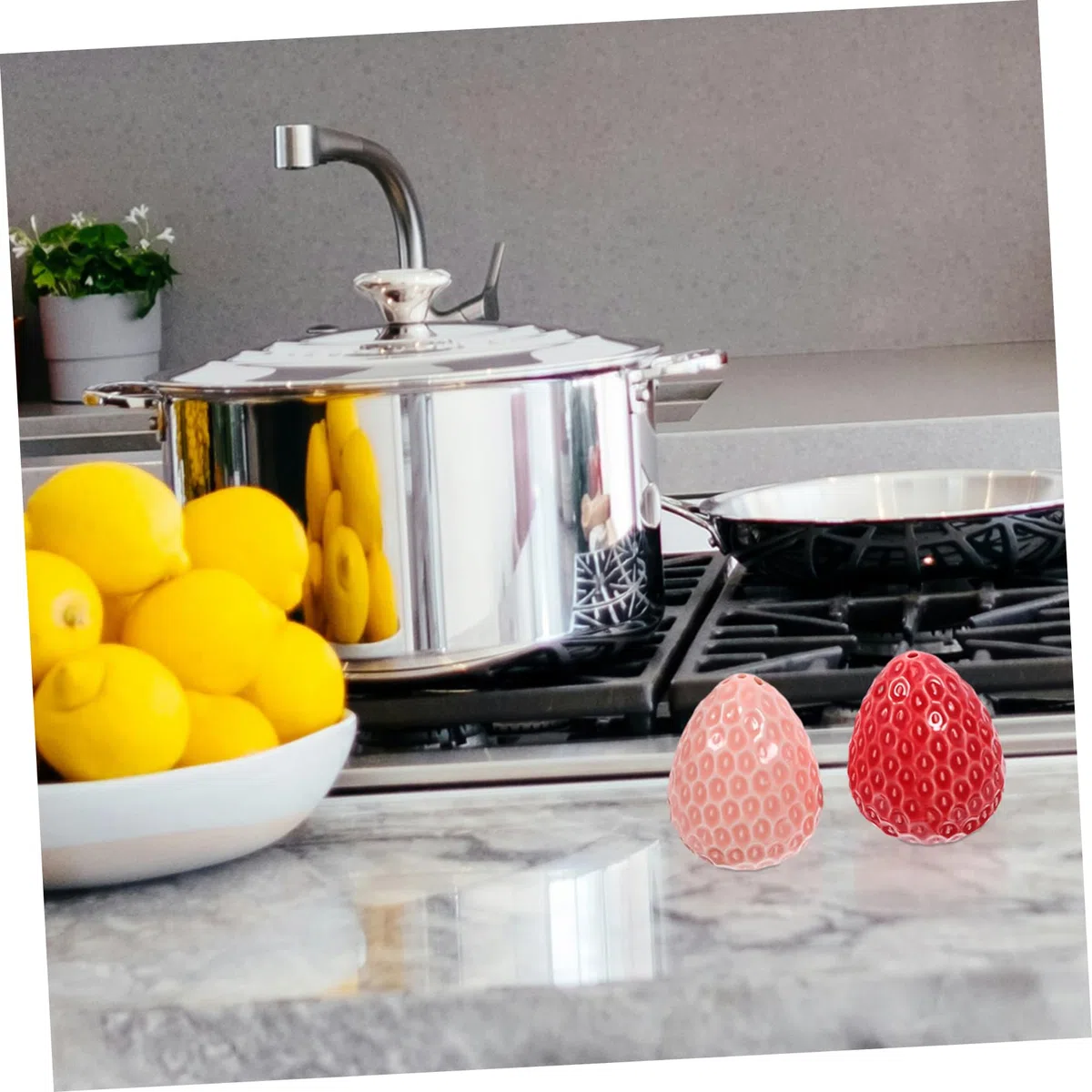 2piezas Botellas De Especias Cerámicas Diseño De Fresa Salero y Pimentero Decorativos Para Cocina Accesorio Creativo y Funcional Para Hogar y Restaurantes