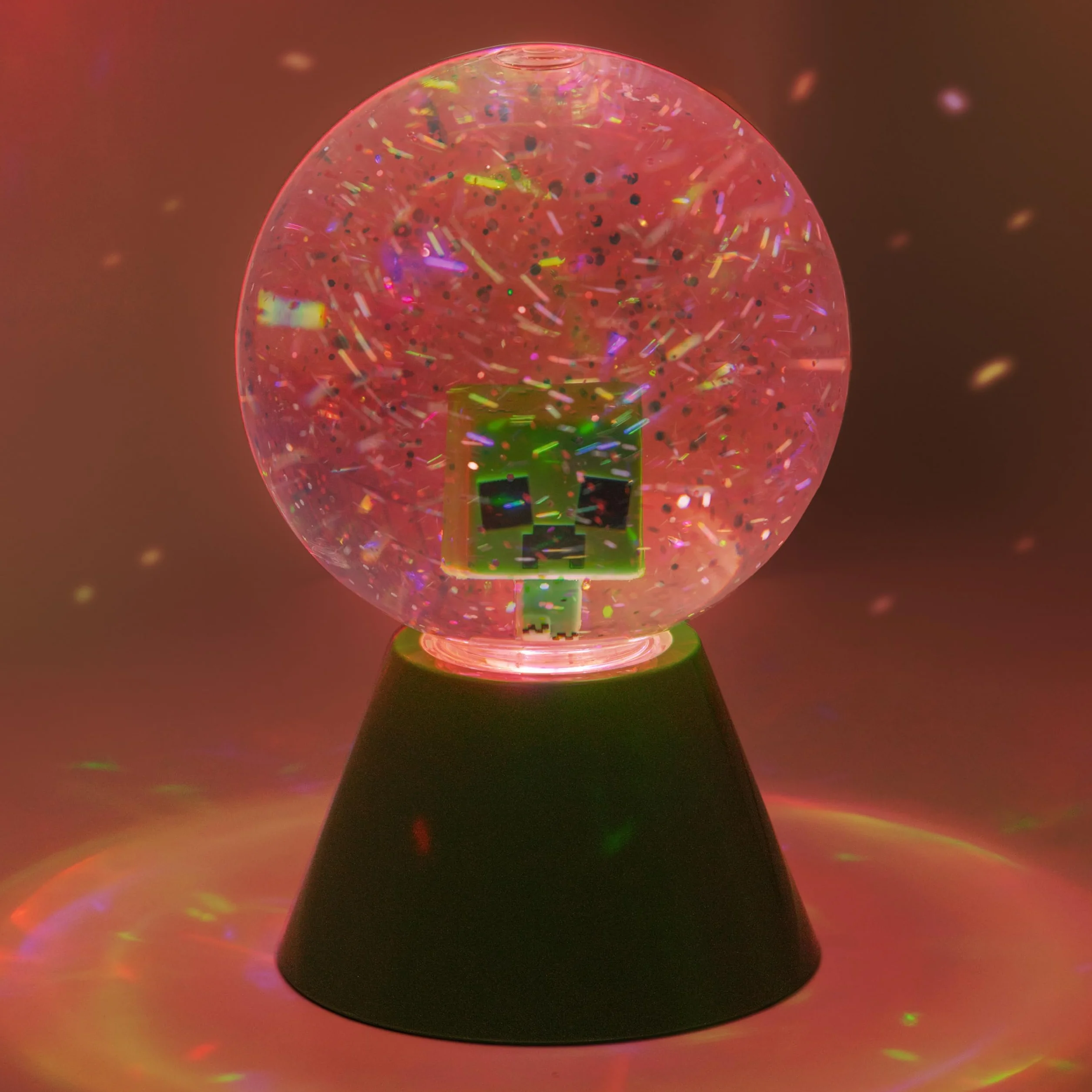 Paladone - Bola de nieve LED con purpurina de Minecraft Creeper, bola de nieve LED que cambia de color con licencia oficial, para niños y adolescentes, producto de juego, diseño compacto