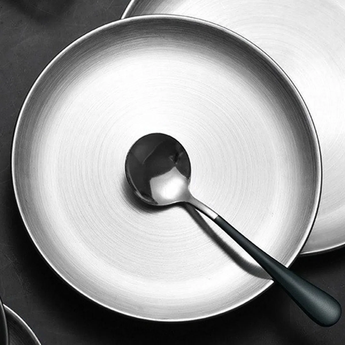 Plato de Acero Inoxidable, Plato Redondo Reutilizable 30cm para Cocina, Camping, Picnic, Plato Metalico para Servir Postres Pizza Comidas, Apto para Lavavajillas, Bandeja Termica
