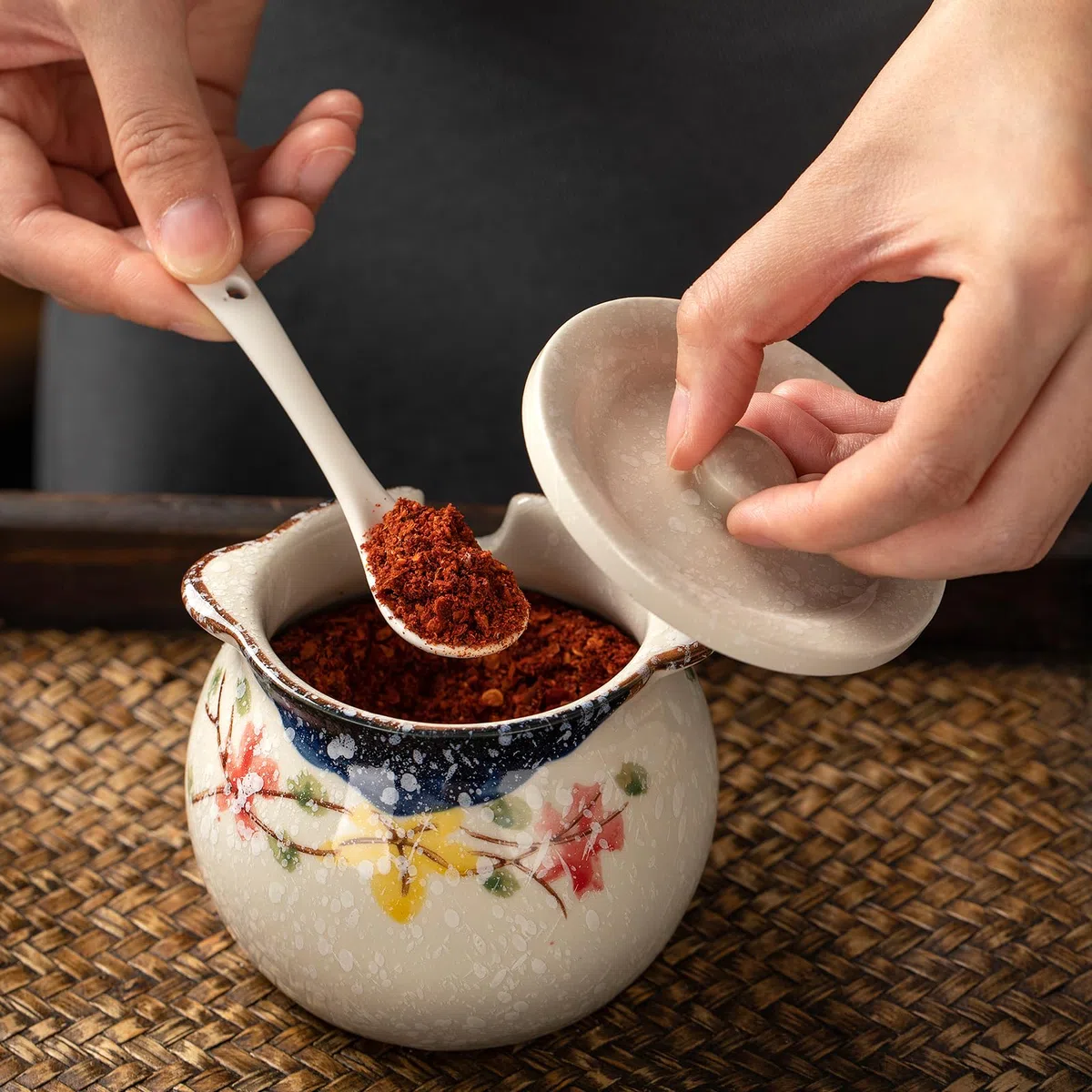Azucarero de cerámica, azucarero con tapa y cuchara, 300 ml de cerámica, tarros de especias con tapa para azúcar, sal, queso, especias