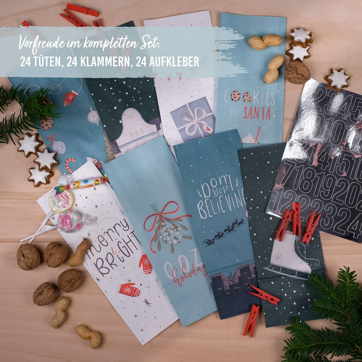 Papierdrachen Calendario de Adviento 2025 para rellenar, 24 bolsas de papel en color azul con pegatinas de números y grapas, diseño navideño, juego de manualidades para Navidad