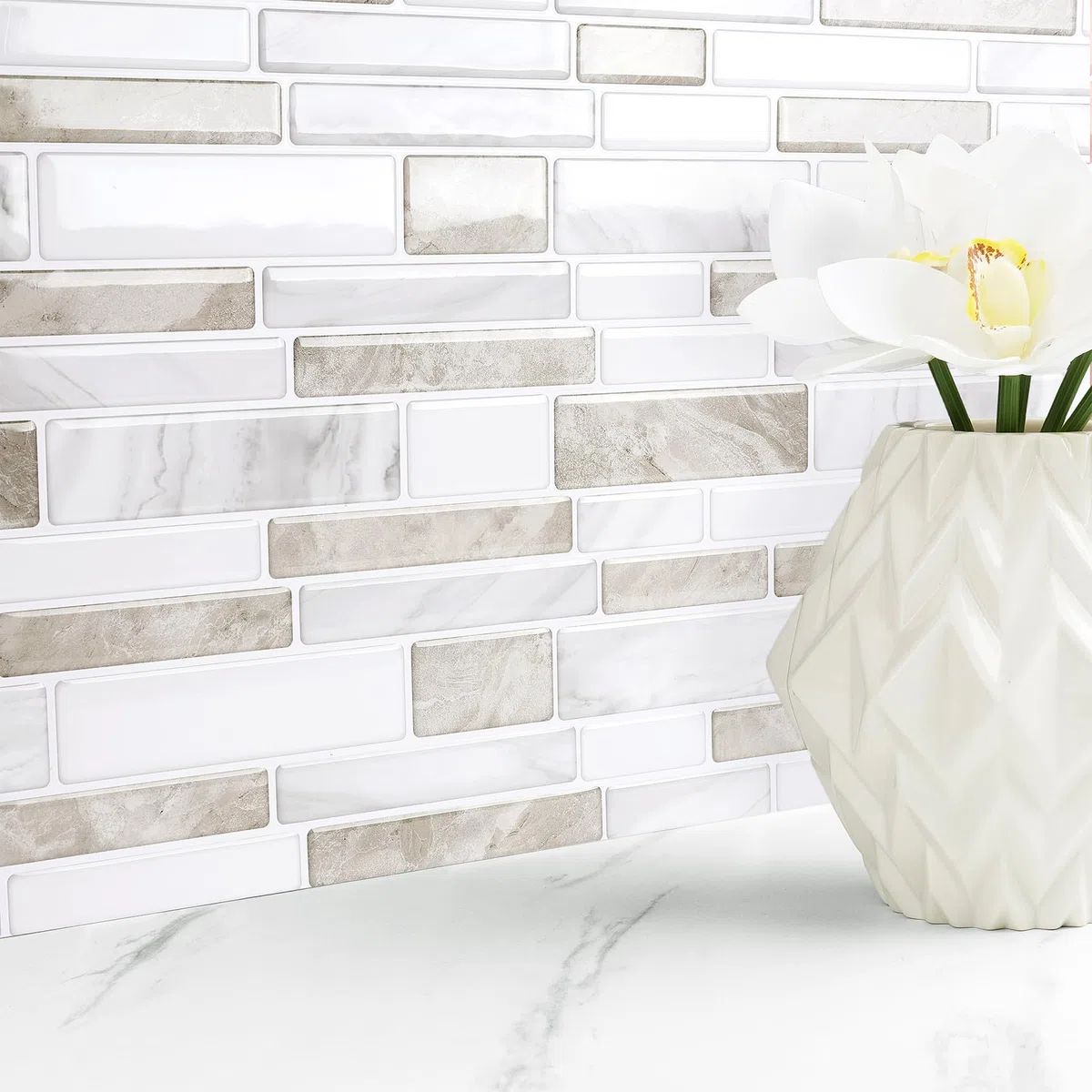 Livelynine Azulejos Adhesivos Cocina 3D Efecto Marmol Beige Blanco 30x30CM Baldosas Adhesivas Pared Baño Efecto Pietra Marron Claro Impermeable Losetas Autoadhesivas Pared Cocina Metro 3D, 4 Piezas