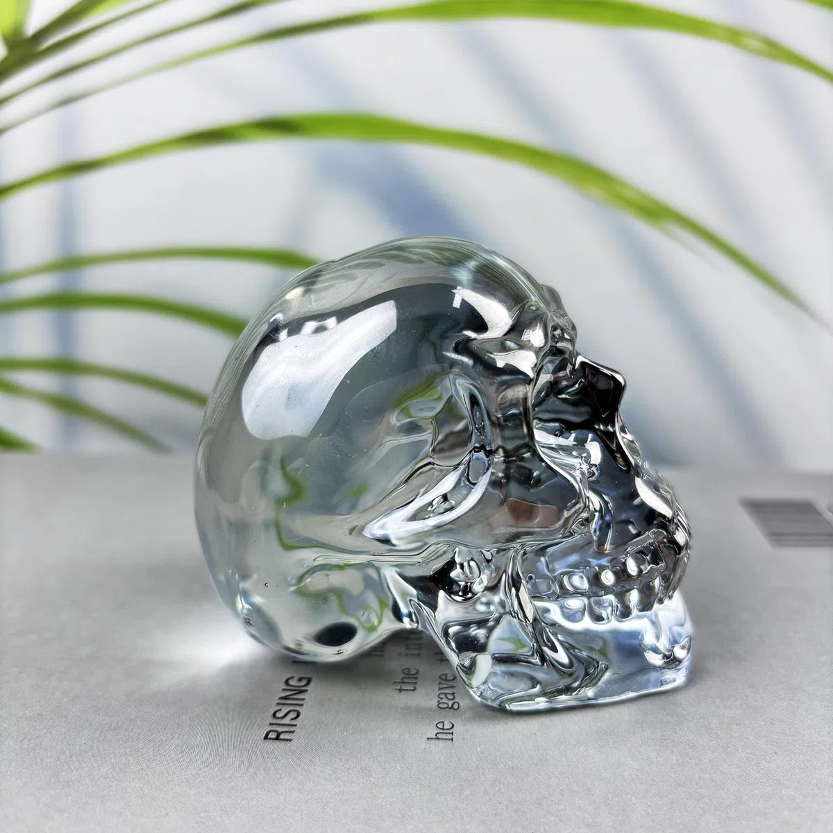 Estatuas de calavera de cristal, figuras de calavera K9, decoración de Halloween, regalos para mujeres, chapado en gris, 2.8 pulgadas