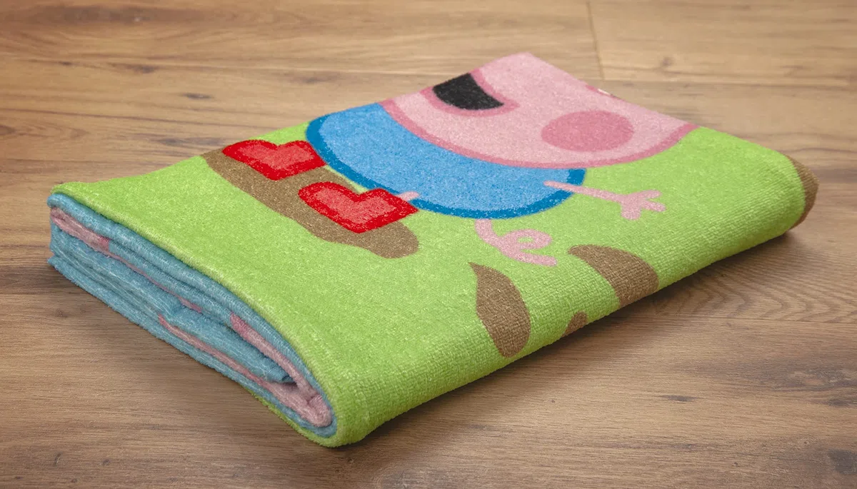 Herding Toalla de Velur con diseño de Peppa Pig, 75 x 150 cm, algodón con Acabado en Velur, Multicolor