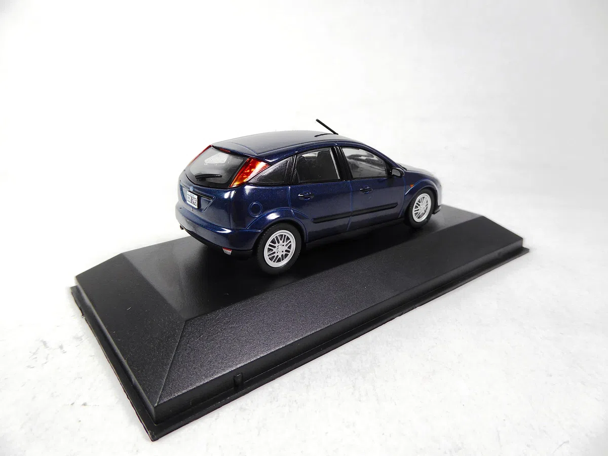 OPO 10 - Coche Ford Focus CLX 1998 - Salvat 1/43 - AR57