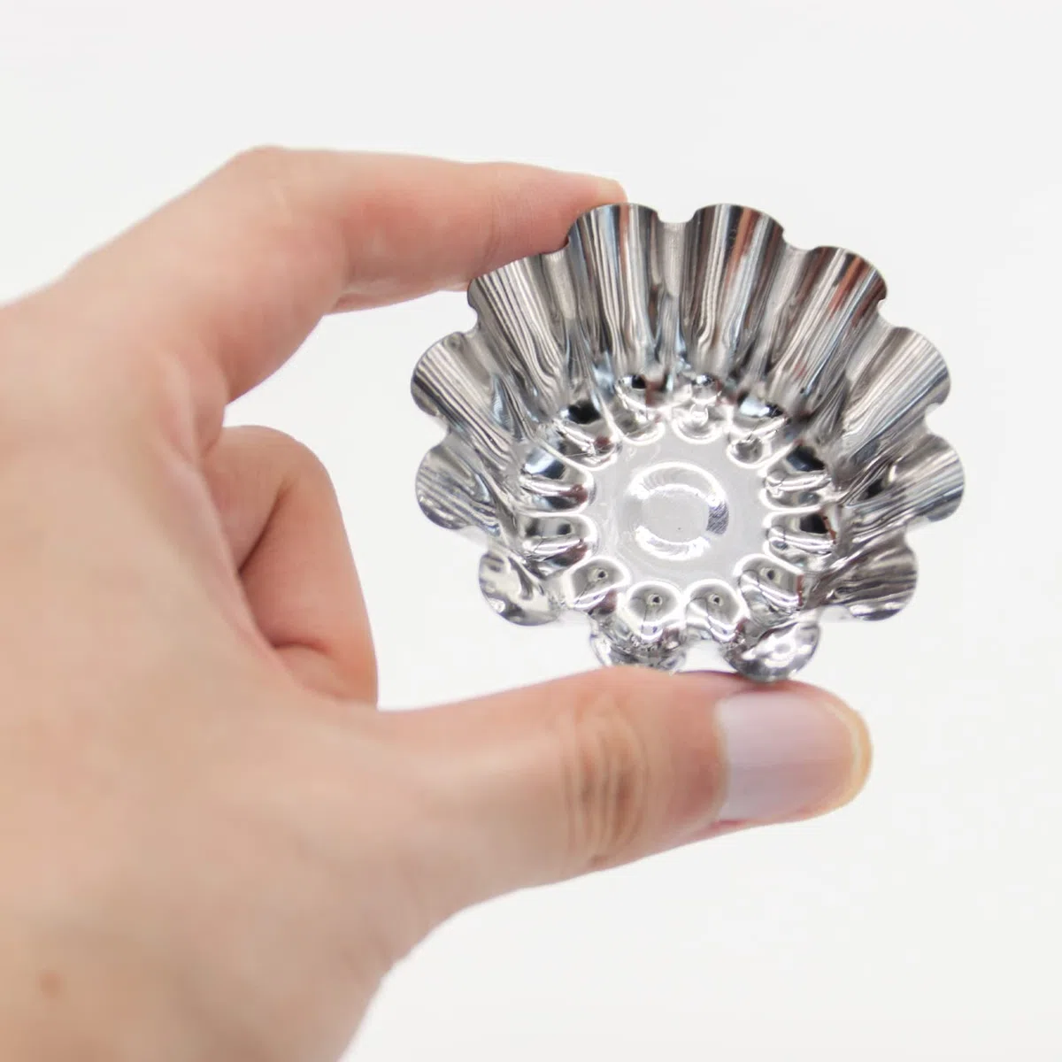 Paquete de 25 moldes reutilizables de acero inoxidable para tartas, plateados, ideales para hornear pasteles, galletas, magdalenas y mucho más
