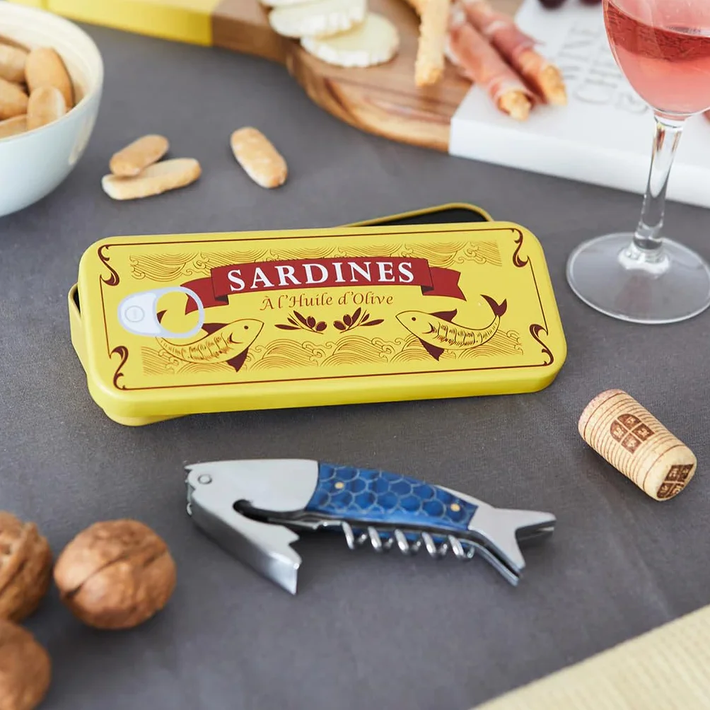 Balvi Sacacorchos Conserverie Sardines Color Azul Abrebotellas con Caja metálica Lata
