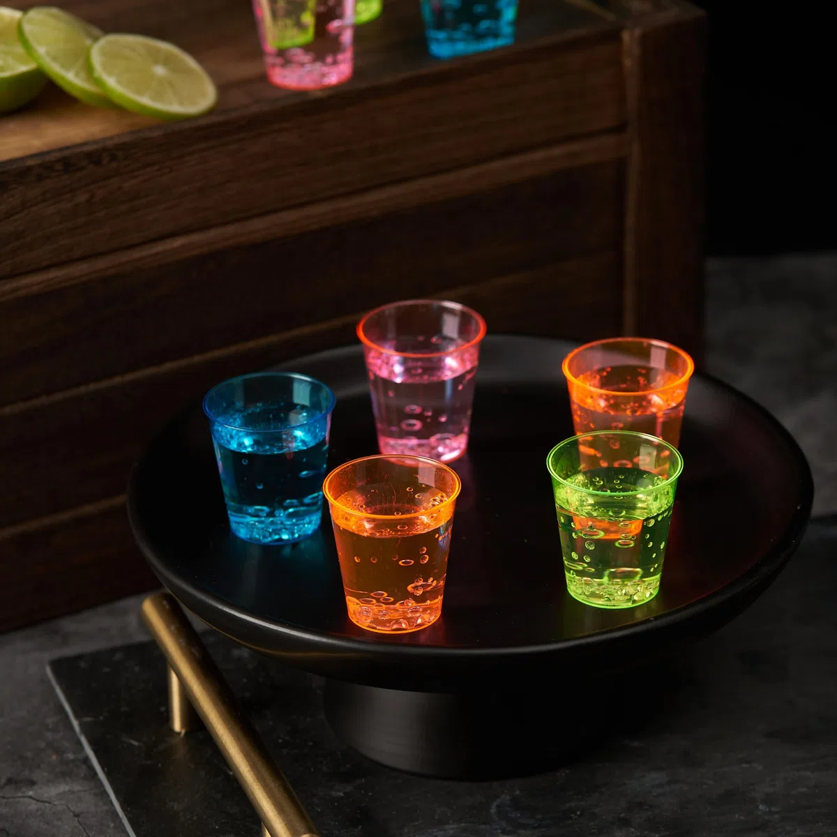 MATANA 300 Vasos de Chupito de Plástico Duro Neón, 30ml - Reactiva a los Rayos UV - Resistentes y Reutilizables - Cumpleaños, Bodas, Despedidas de Soltera o Soltero, Barbacoas, Fiestas