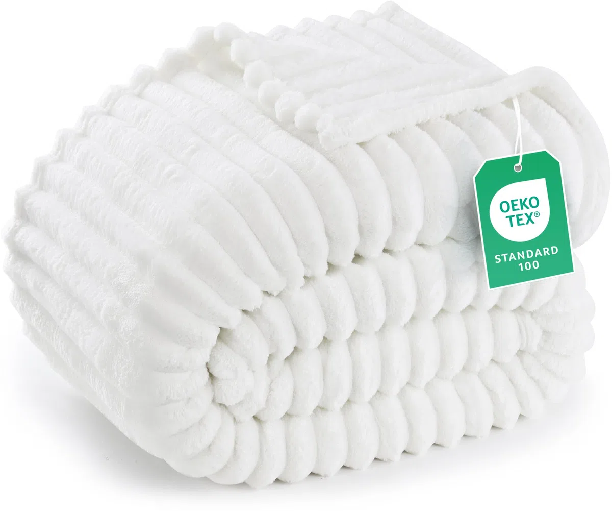Utopia Bedding Manta Polar a Rayas, Ligera, Suave y Adecuada para Todas Las Estaciones, para Cama, Sofá o Sillón [150x200 cm, Blanco Roto]
