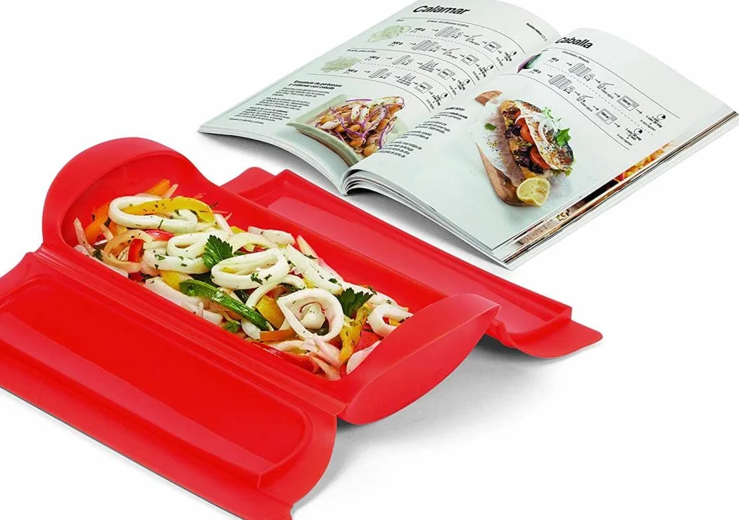 Lékué Kit Estuche de vapor, 1,2 personas + libro de recetas "Guia Indispensable" + bandeja, silicona platino rojo, 600 ml