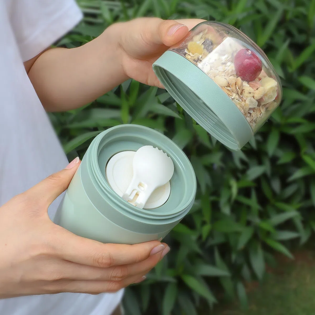 Bugucat Taza de Yogur 520ML+250ML, Porta Yogur y Fruta Vaso de Cereales para Llevar con Tapas y Cuchara, Reutilizable Porta Vaso Portátil Taza de Cereales con Recipiente para Ensaladas,Verde