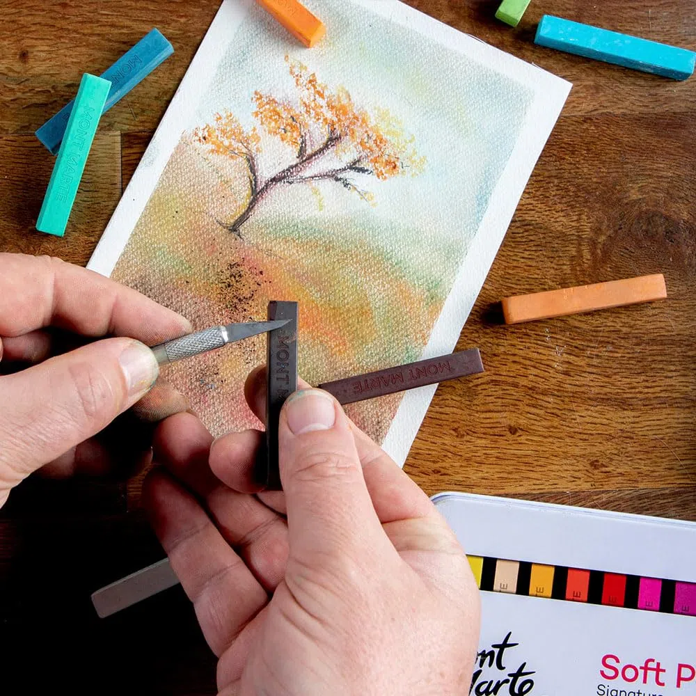 MONT MARTE Pasteles suaves en caja de lata, 24 unidades, 24 colores surtidos, barras pastel vibrantes, gran mezcla, viene en estuche de almacenamiento, ideal para arte, manualidades, colorear y