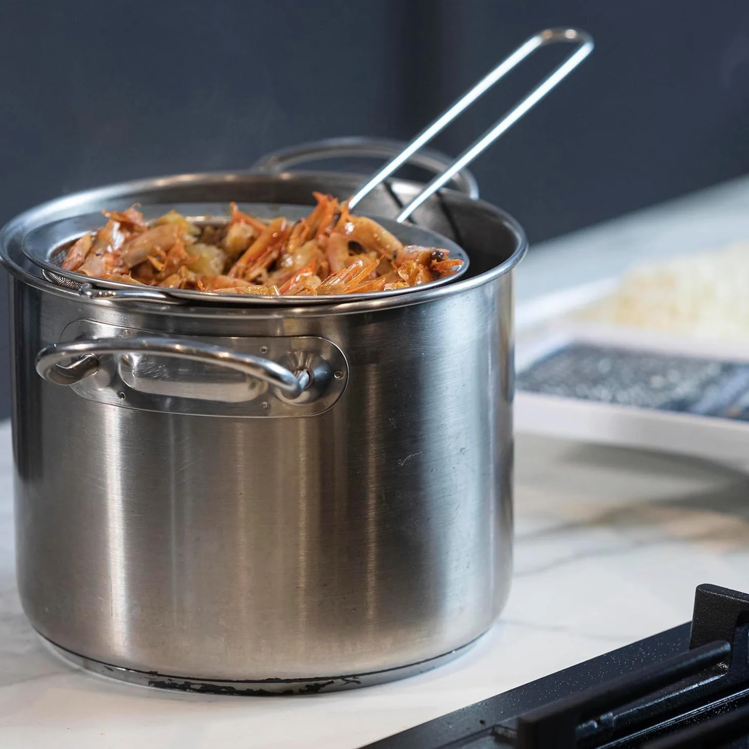 Colador Chino de Cocina - Colador de Acero Inoxidable - Colador de Cocina - Escurridor de Acero Inoxidable - Colador y Escurridor de Cocina para Drenar Pasta, Verduras y Arroz - 24 cm