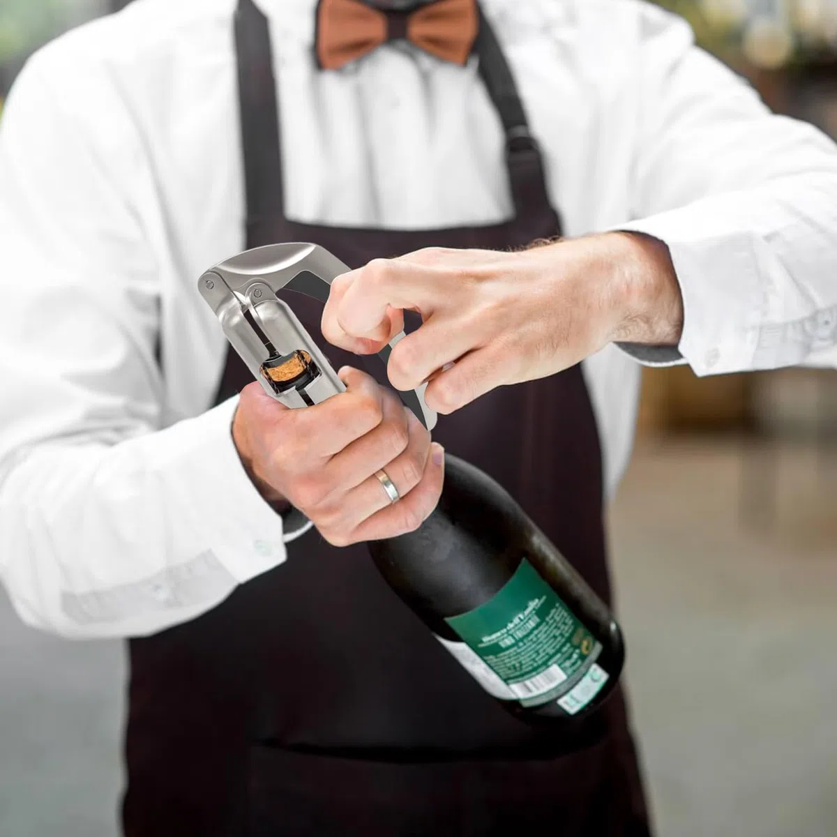 Champagne Opener Tool, Wine Cork Puller, Ergonómico Mango Grip, Easy Twist Extraction Device, Home Kitchen, Bartender Service, and Special Celebration Events 5,51 x 2,76 x 1,34 pulgadas