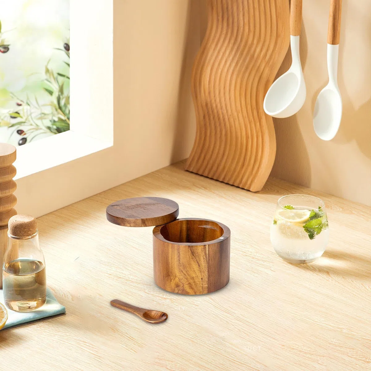 Salero de madera de acacia con tapa y cuchara, recipiente de azúcar hecho a mano con tapa giratoria, cuchara integrada para cocina, tarro de madera, hogar para el hogar, condimentos, cafetería, hotel