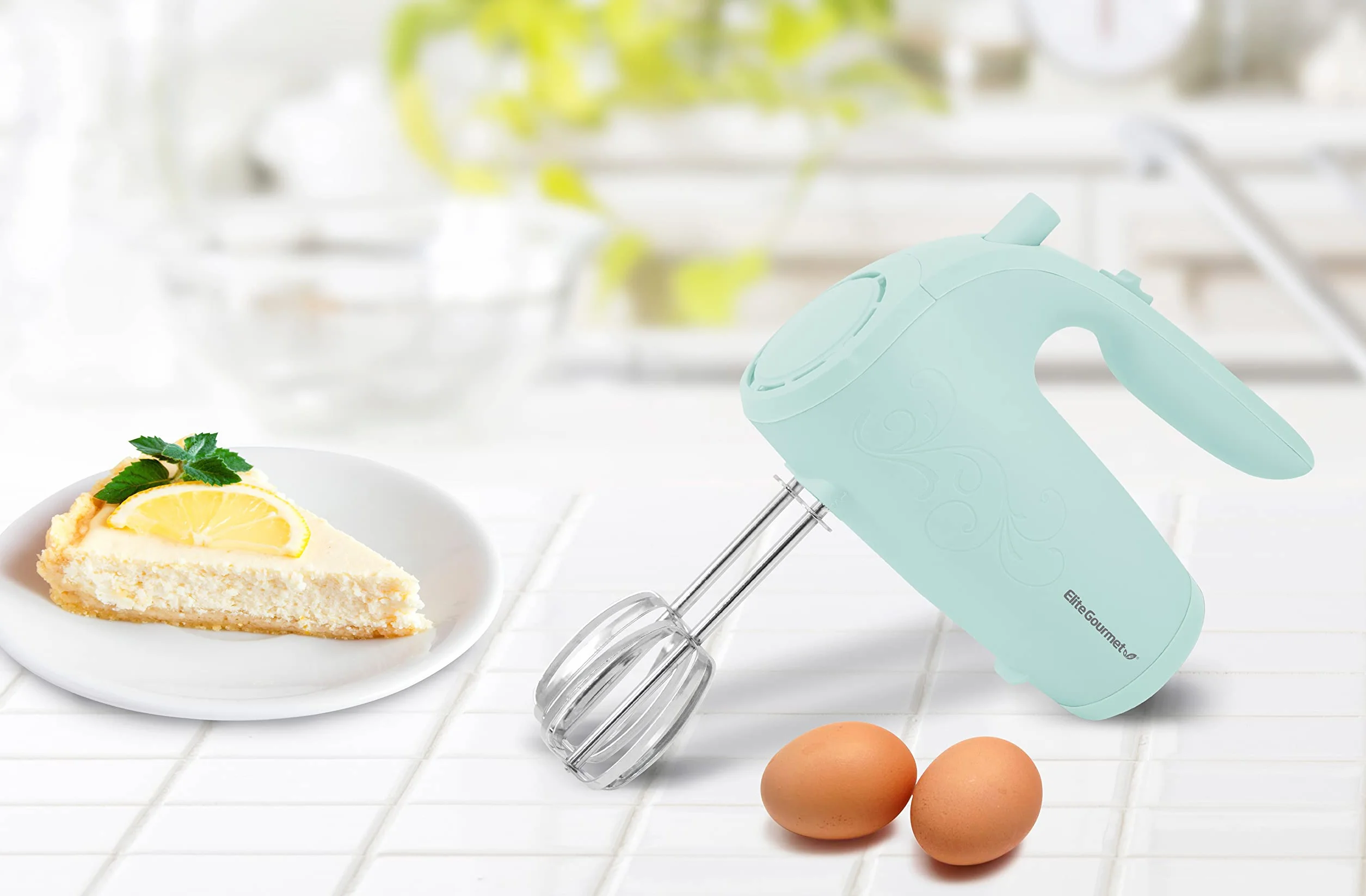 Elite Gourmet EHM003M Batidora de mano eléctrica Ultra Power, 5 velocidades, 2 varillas extraanchas de acero inoxidable, mezclas cremosas y suaves, práctico almacenamiento del batidor, azul menta