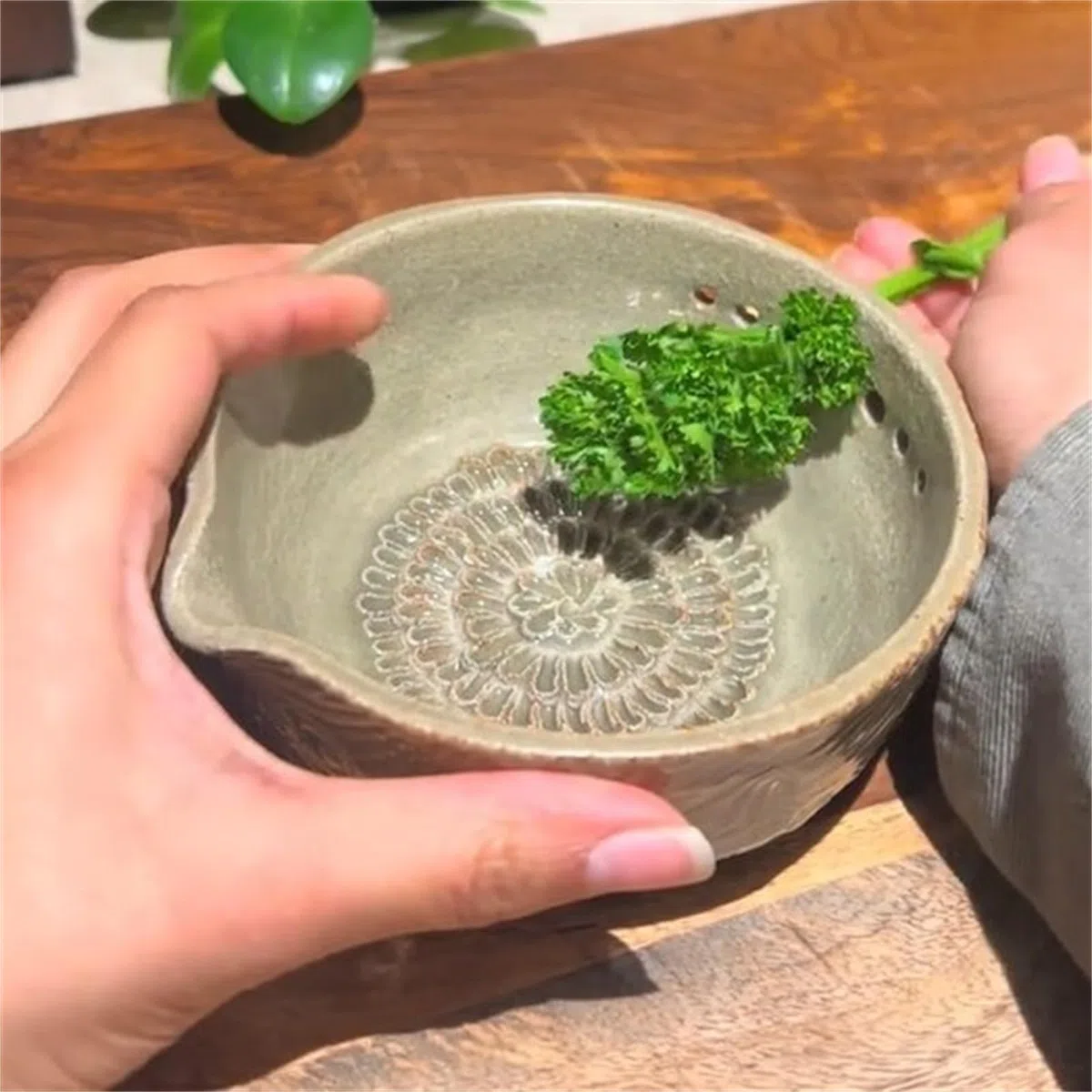 Handmade Garlic Grater X Herb Bowl,2-in-1 Multi-functional Ceramic Kitchen Prep Tool,Efficient Stoneware Herb Stripping Tool with Drainage Port for Fresh Garlic Herbs Lemon (1)