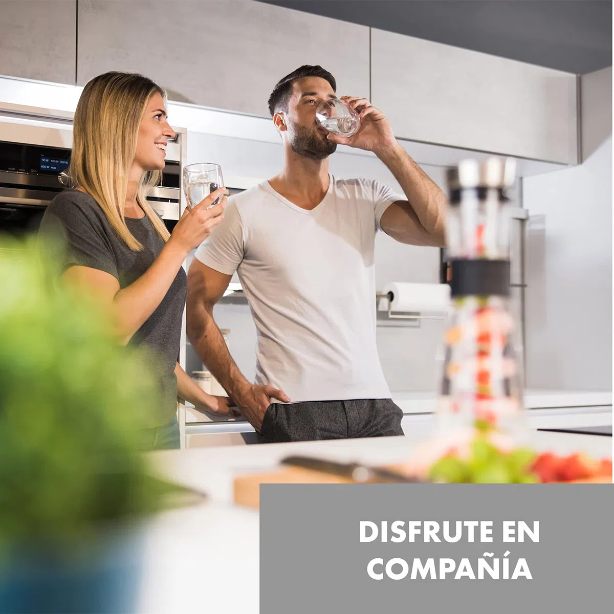 Jarra Agua Cristal (1L), Brocheta de Fruta con Tapón Extraíble, Tapa de Acero Inoxidable, Jarra de Agua de Vidrio Borosilicato, Asa Silicona, Apta lavavajillas, Libre de BPA