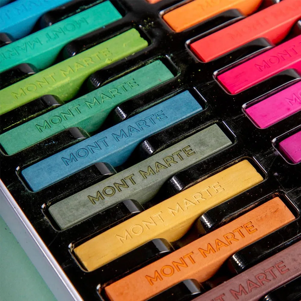 MONT MARTE Pasteles suaves en caja de lata, 24 unidades, 24 colores surtidos, barras pastel vibrantes, gran mezcla, viene en estuche de almacenamiento, ideal para arte, manualidades, colorear y