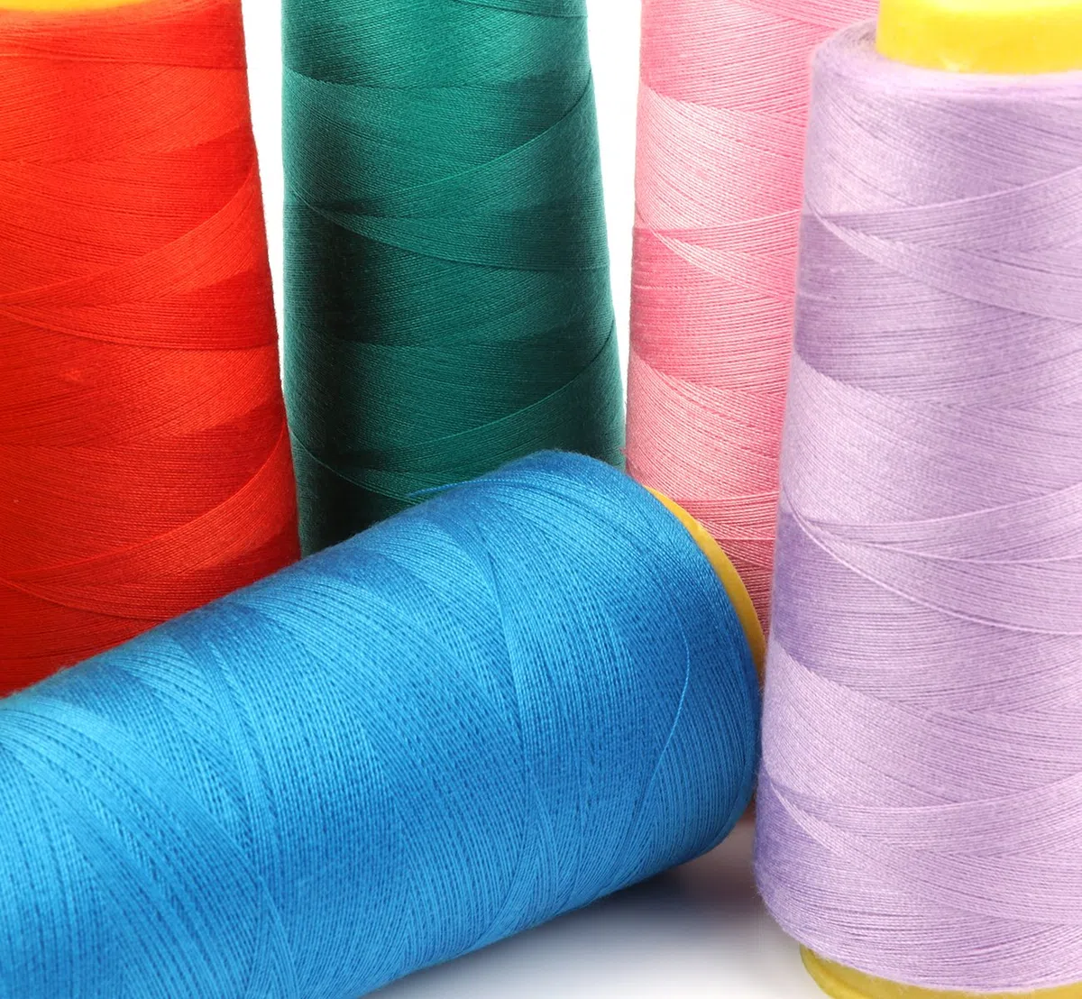 Coser de Poliéster, ilauke 12X1500m Hilos de Coser, Hilos de Bordar de Poliéster para Máquina de Coser Hilo Overlock 40S/2, Hilo de Coser de Alta Velocidad para Coser a Máquina Artes de Coser a Mano