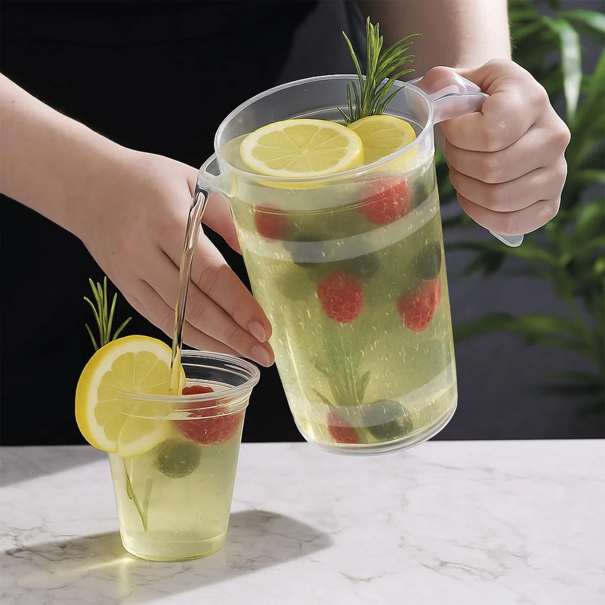 MAXI PRODUTS - 10 Unidades Jarra Plástico 1 Litro - Plástico (PP) Transparente - Reciclable y Reutilizable - Asa Irrompible - Gazpacho - Sangría - Cerveza - Limonada - ESPECIAL HOSTELERÍA