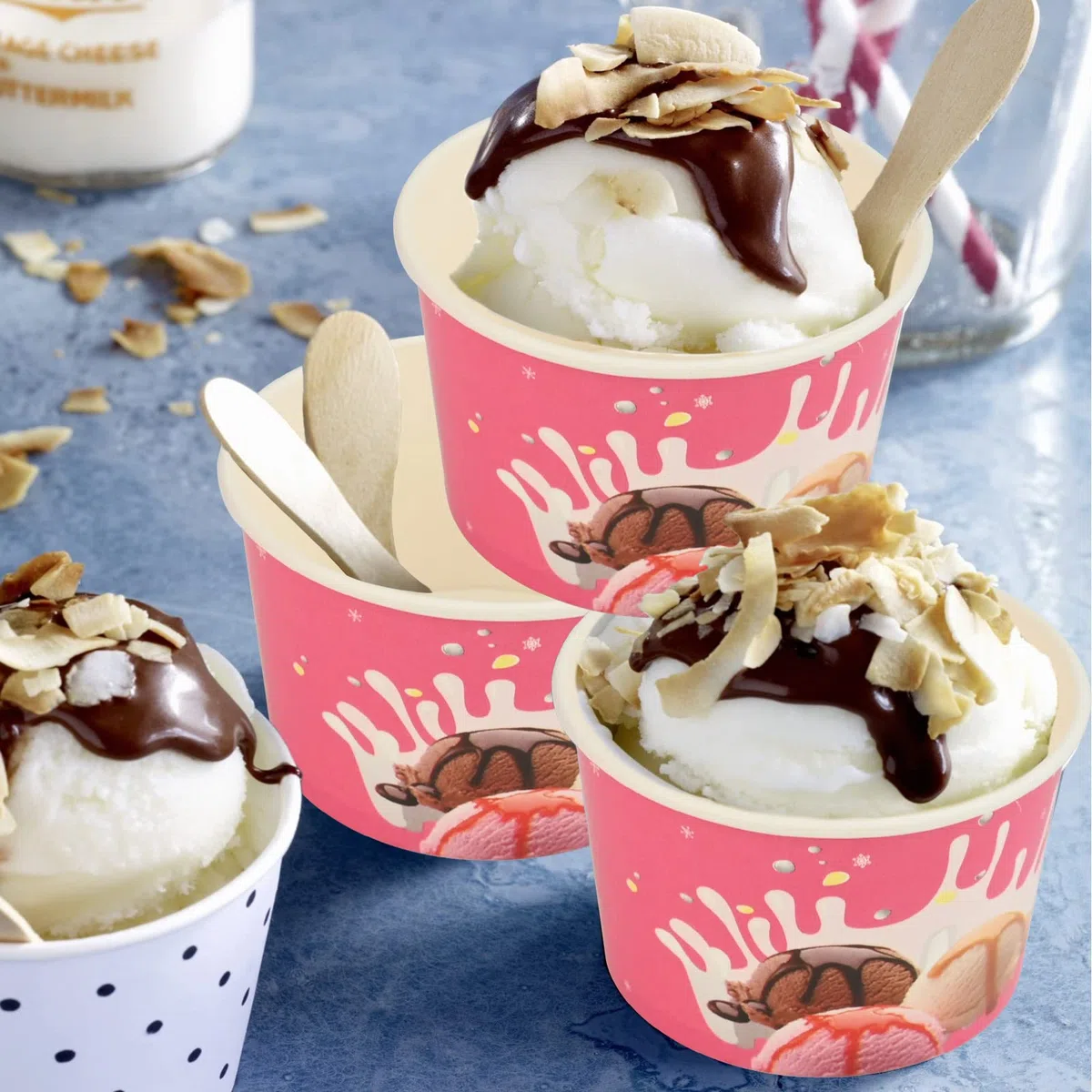 Envase para Copa de Helado,50 Piezas 4oz Resuable Papel Helado Tubos Sopa Recipientes con 50 Piezas Tapas y Cucharas,Helado Tazones Postre Tratar Tazas para Helado Helado Yogur Sopa Pastel (Rosa)