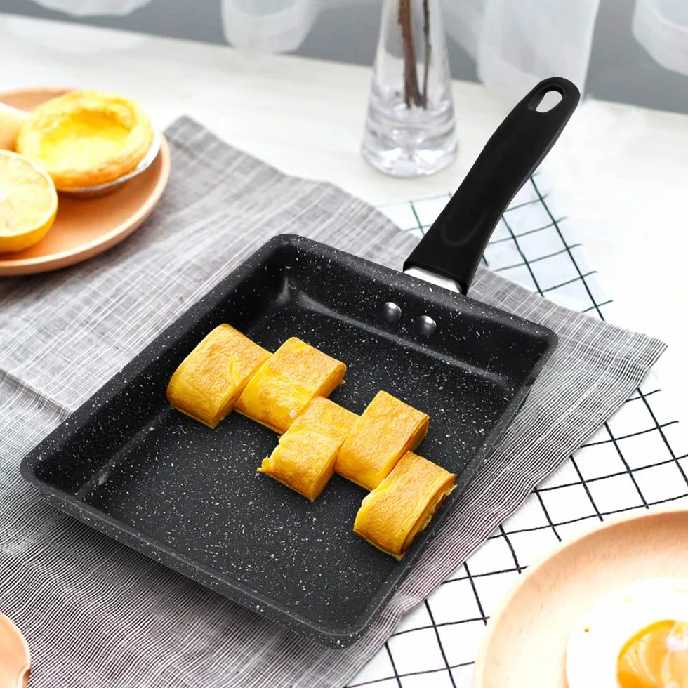 Bandeja de tortilla japonesa, bandeja de huevo mini rectángulo con espátula de silicona ancha y 2 anillos de huevo fritos, herramientas de cocina de cocina para el hogar de tamagoyaki antiadherente