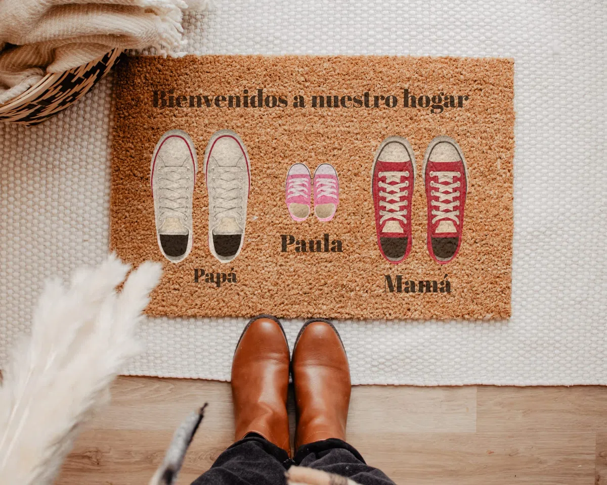 Felpudo Personalizado para la Entrada de Casa | Personaliza tu Felpudo con Toda tu Familia 70 x 40 cm | Felpudos Originales y Divertidos en 100% Fibra de Coco | Familia de 3