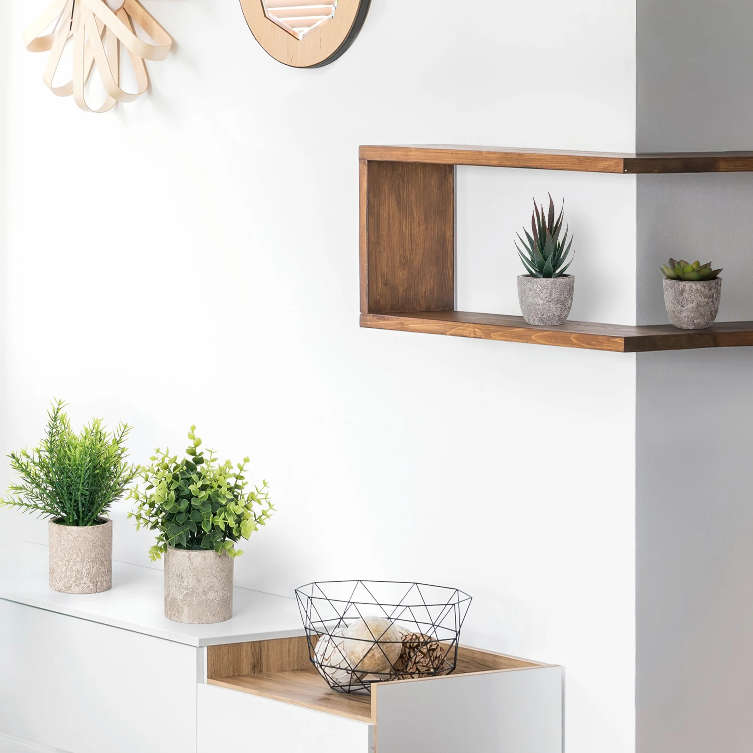 Winter Shore Planta Artificial Verde Pequeña (Pack de 4) - Plantas Artificiales Decorativas con Estilo Campesino - Maceta Interior para Baño y Escritorio de Oficina - Eucalipto y Plantas Suculentas