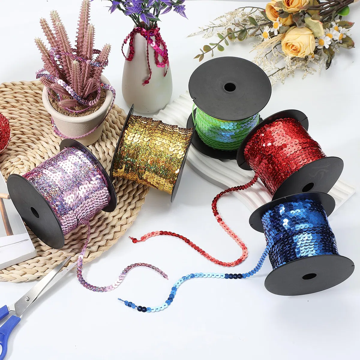 QUARKZMAN Cinta De Lentejuelas Planas De 100 Yardas, Rollo De Cinta De Lentejuelas De 6 Mm, Tira De Lentejuelas Planas Para Accesorios De Costura, Manualidades Y Decoración, Blanco