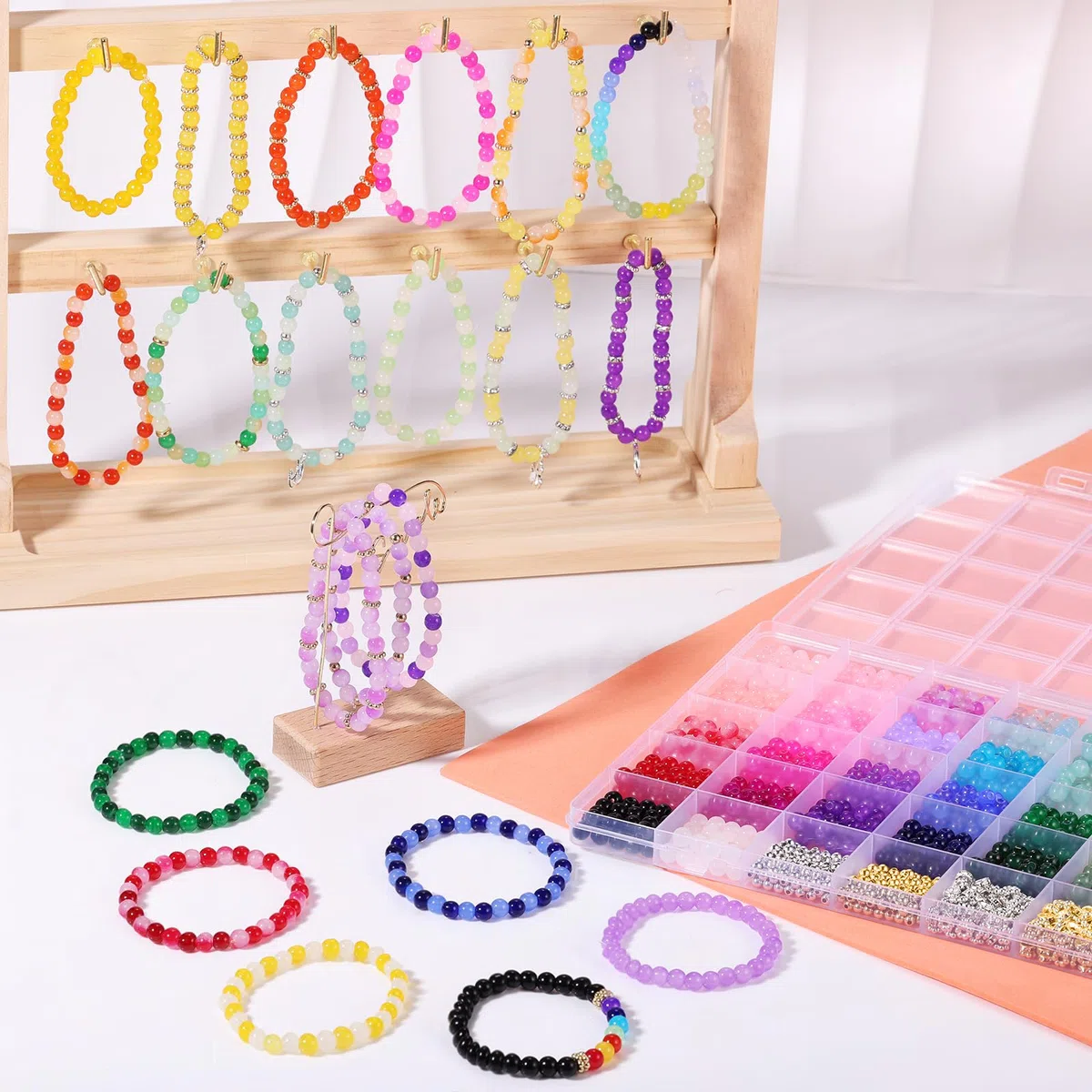 Funtopia Abalorios para Hacer Pulseras, 34 colores 1400 Pizas de 6mm Cuentas Redondas de Cristal para Pulseras, Kit de DIY Manualidad Fabricación con Caja y Dijes