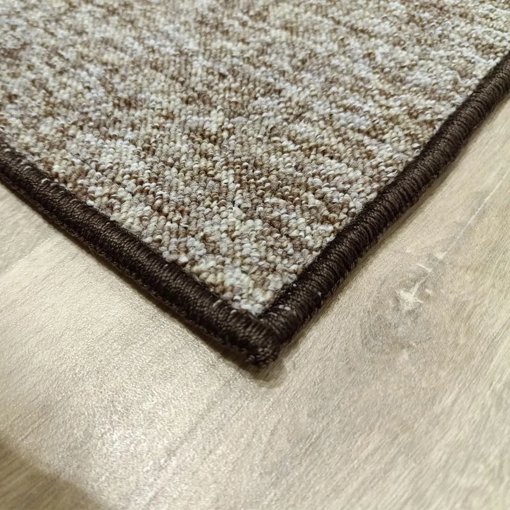 Alfombra Azor Estilo Moderno, Textura Lisa cálida y Acabado Decorativo para ambientes acogedores – 40x60 cm – Marrón