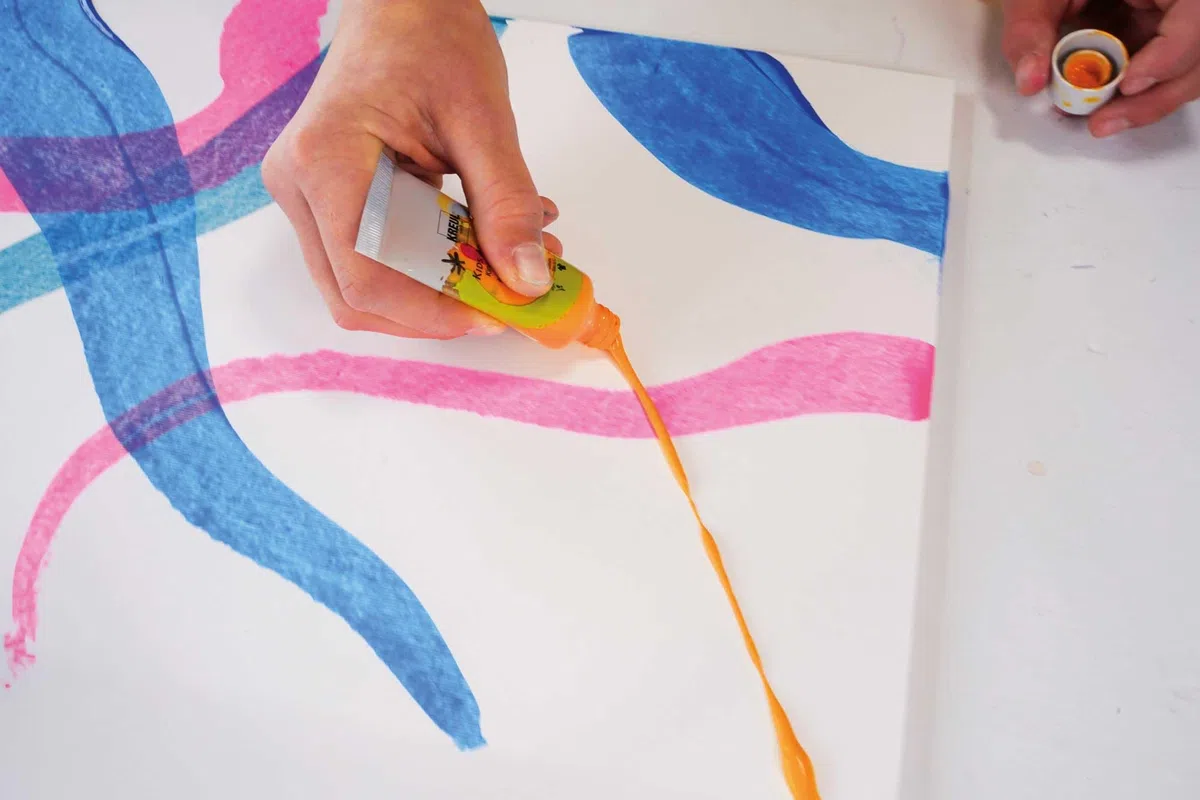 KREUL 43362 - Squeegee Art - Set de pintura con 7 x 20 ml de pinturas artísticas para niños Kids Art + rasqueta, set de manualidades para niños a partir de 6 años
