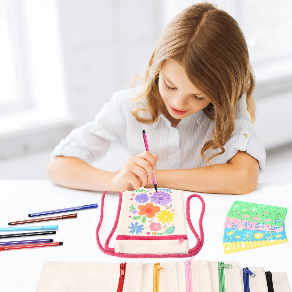 Qzakce Bolsas de Tela en Blanco Bolsa de Pintura con Cremallera 8 Piezas Bolsa para Pintar con 12 Lápices Colores y 4 Plantillas Dibujo para Graffiti Fiestas de Cumpleaños Infantiles Escolares