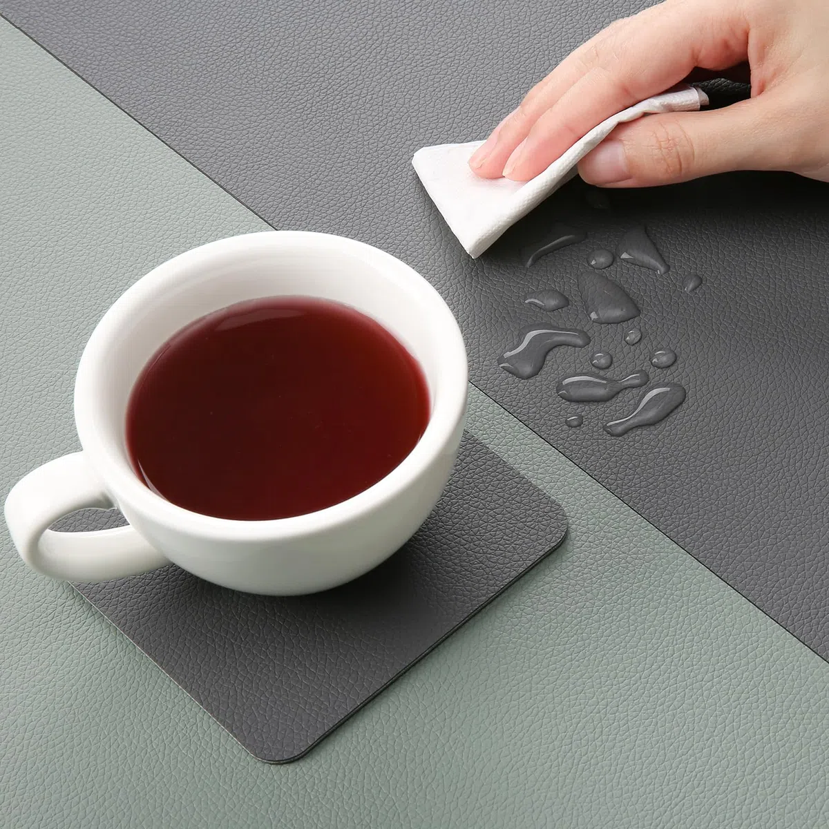 Myir JUN Manteles Individuales, Salvamanteles Manteles Lavables y Posavasos Mantel Individual Plastico de Doble Cara Antideslizant Mantel Individuales de PVC (Gris Verde Salvia, Juego de 4)