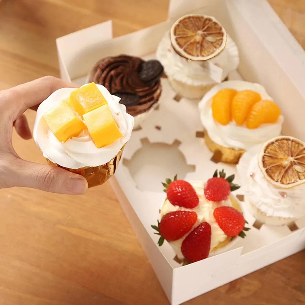 Paquete de 18 Cajas Para Cupcakes,Cajas para Magdalenas Ventana Transparente con cuerda y cinta,para Guardar/Transportar Galletas Magdalenas Cupcakes Postres Tartas