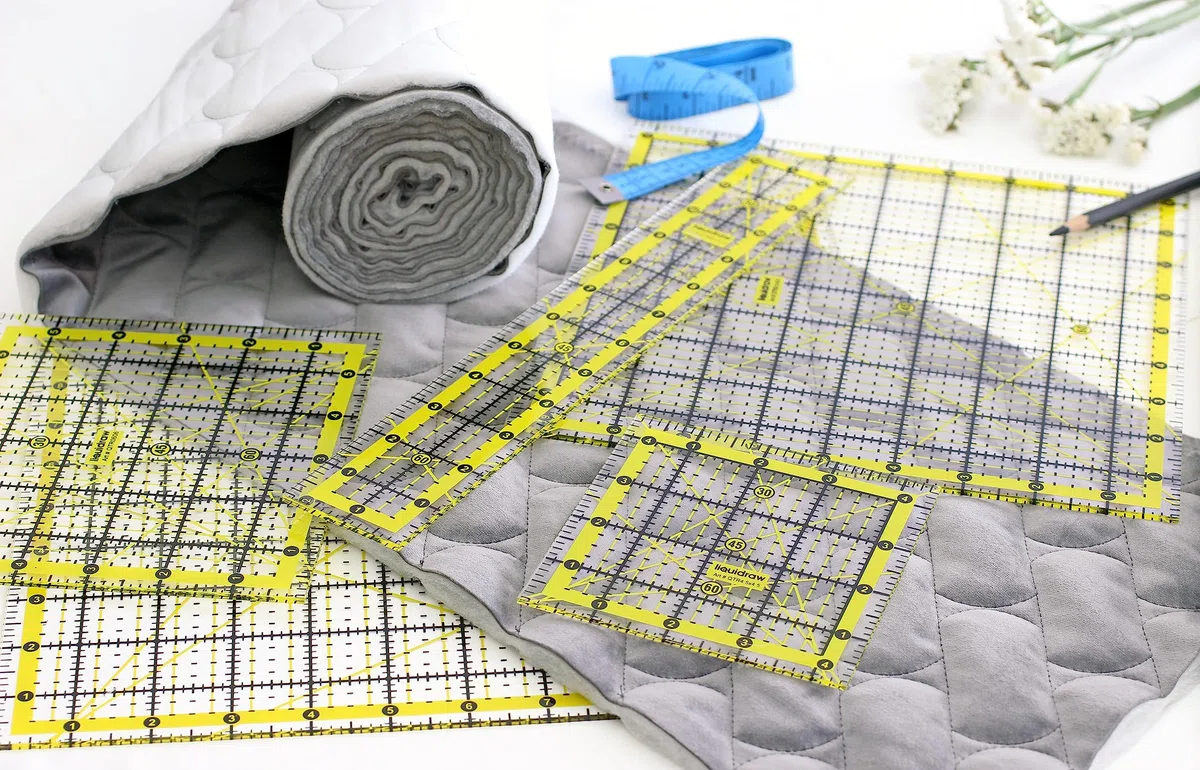 Liquidraw Regla de acolchado – 2.5 x 18 pulgadas | Acrílico transparente | Marcas de medición imperiales transparentes y atrevidas | Plantilla rectangular de patchwork | Ideal para acolchar, coser y