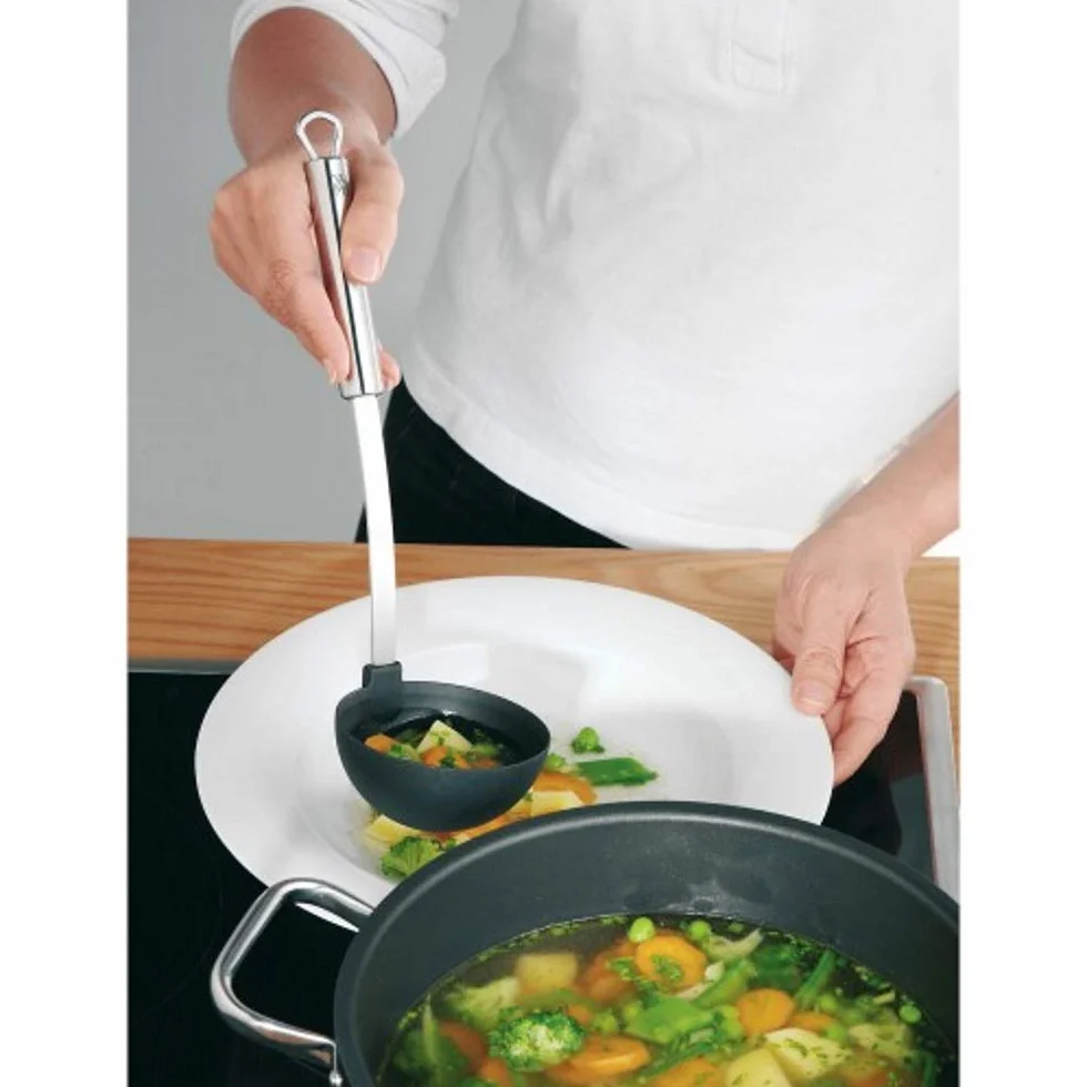 WMF Profi Plus - Cuchara Sopera Ø 9 cm 30cm, Silicona Negra, Mango de Acero Inoxidable Cromargan, Apto para Lavavajillas